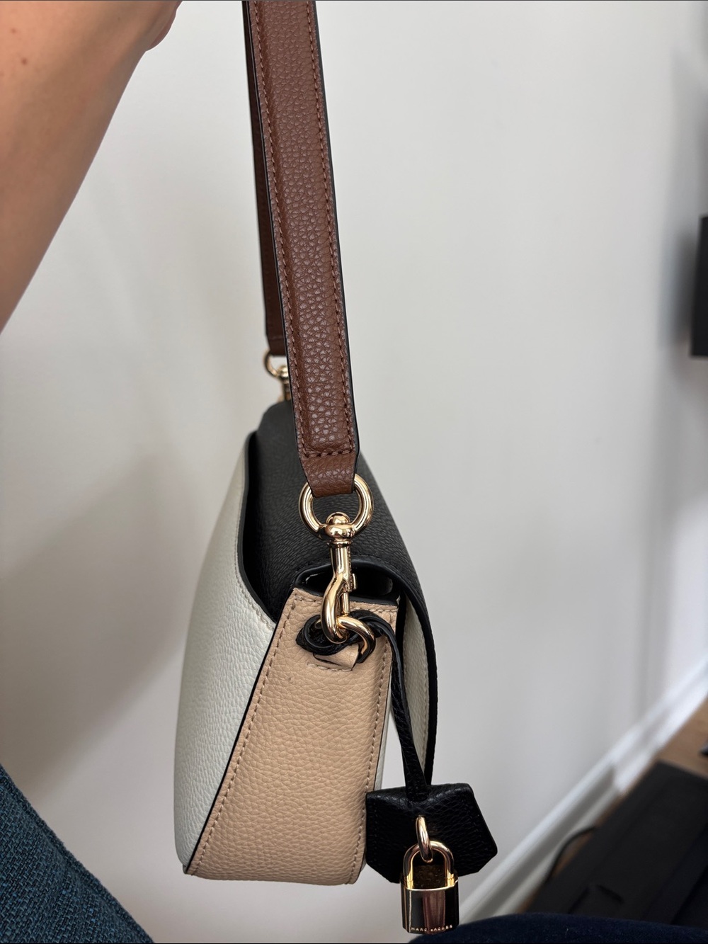 Marc Jacobs Black and White Pebble Leather Shoulder Bag - Picture 4 of 6